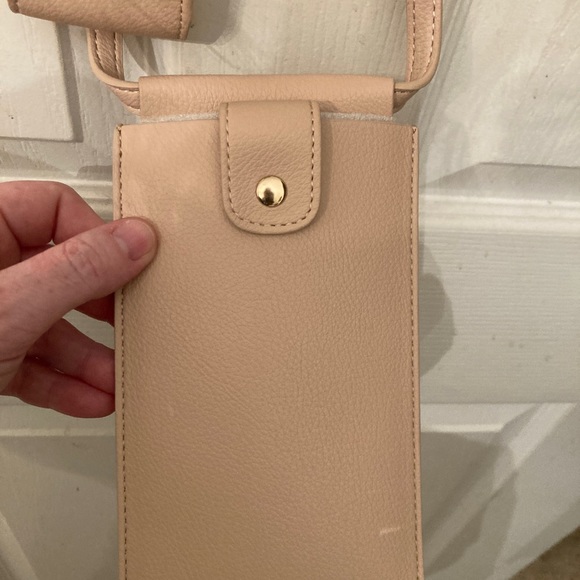 Phone, AirPods, & wallet purse. - Picture 4 of 6